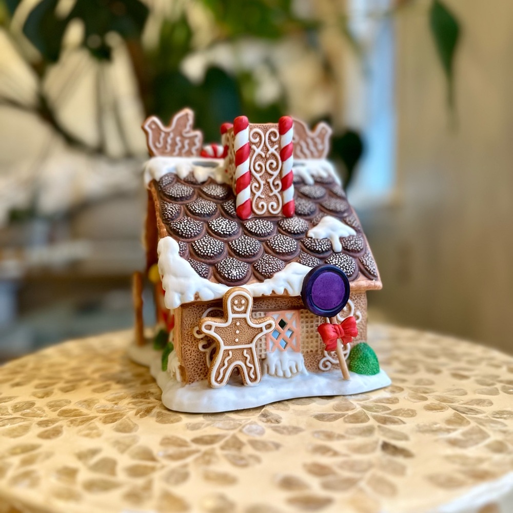 NWT Ceramic Gingerbread Christmas Holiday Tealight House - Picture 2 of 13
